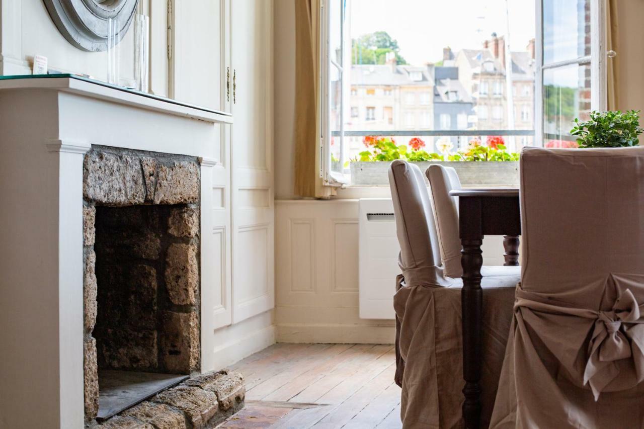 Appartement Vieux Bassin Honfleur Exteriör bild