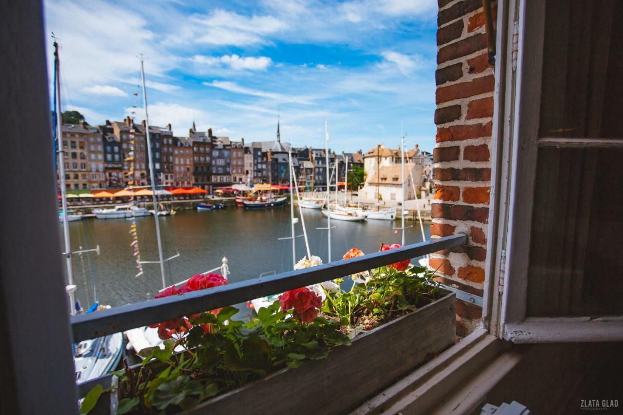 Appartement Vieux Bassin Honfleur Exteriör bild