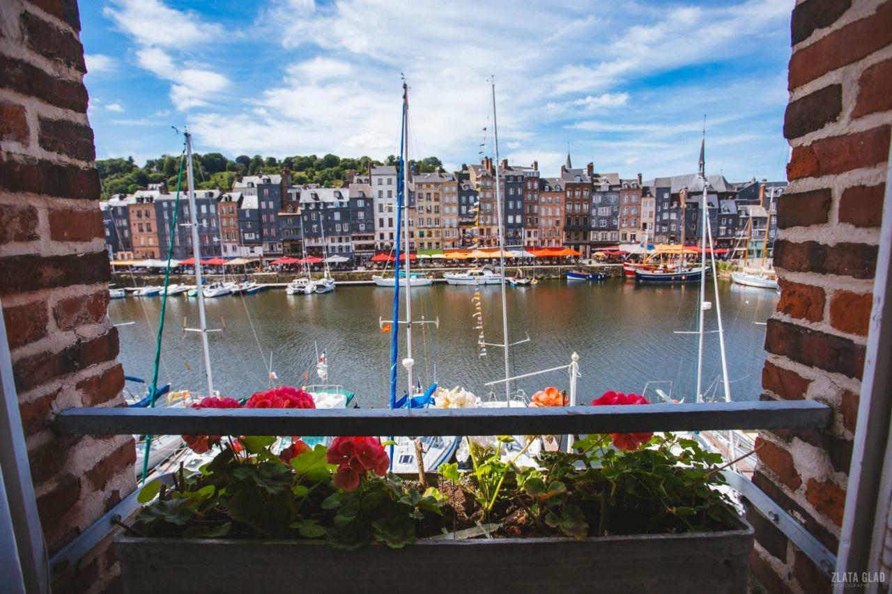 Appartement Vieux Bassin Honfleur Exteriör bild
